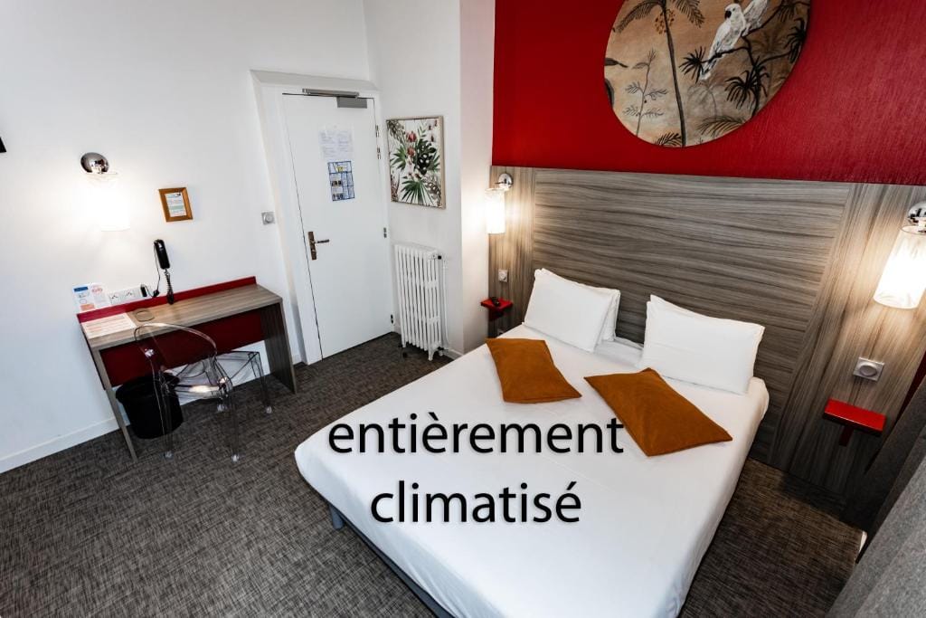 Hôtel de Champagne — 1