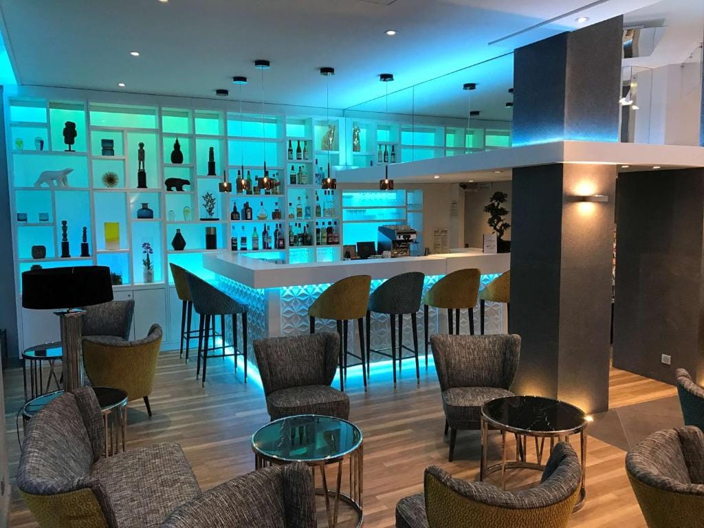 Best Western Plus Hotel Carlton Annecy — 1