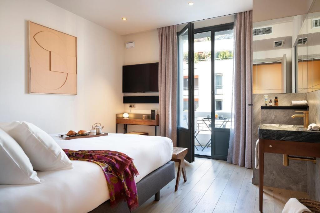 Hébé Hotel — 3