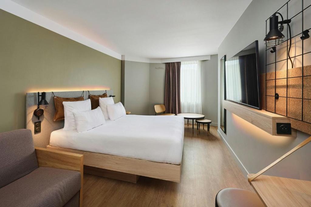 Moxy Annecy — 2