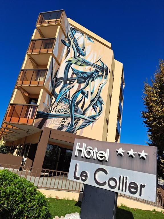 Hôtel Le Collier — 1
