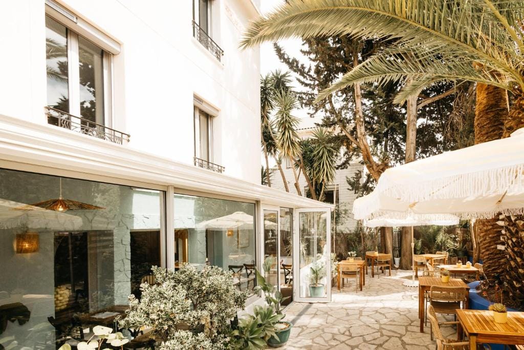 Hôtel Le Petit Castel — 1