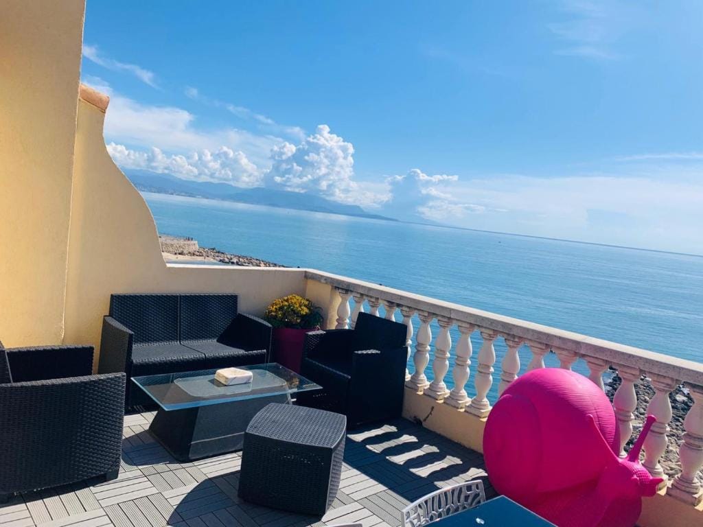Les Remparts Antibes Location — 3