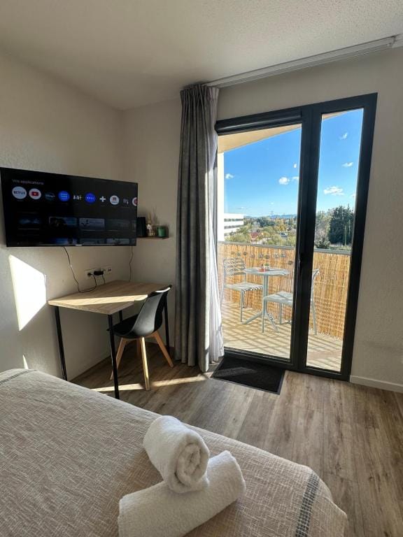 Appart'Hôtel avec Balcon et Netflix - Avignon gare TGV Confluence — 2