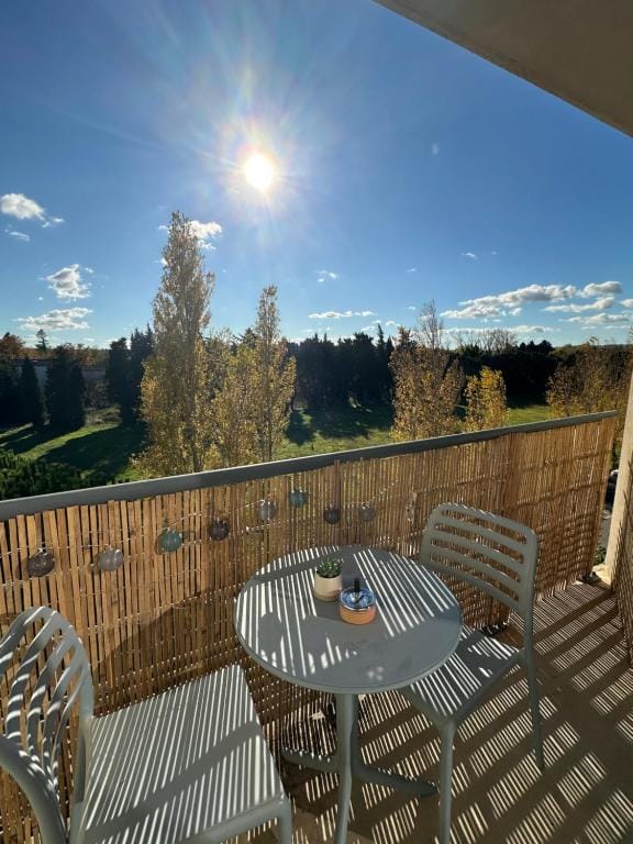 Appart'Hôtel avec Balcon et Netflix - Avignon gare TGV Confluence — 3