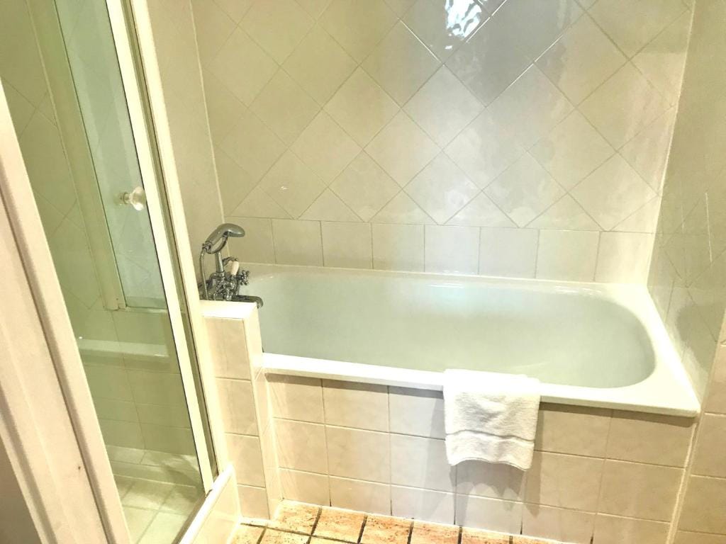 Avignon Grand Hotel — 3