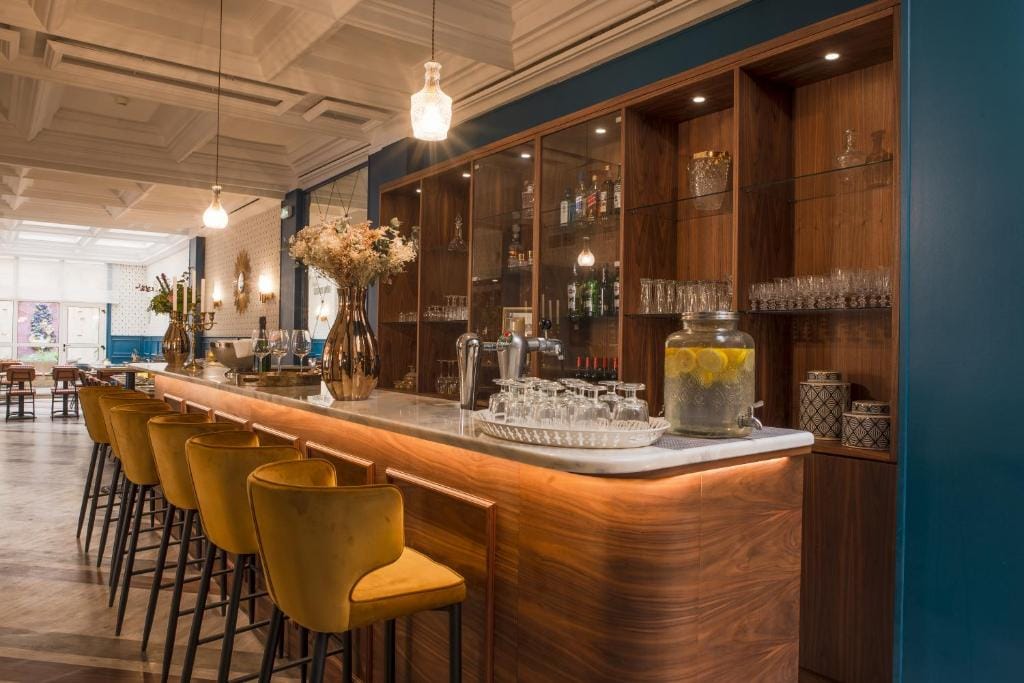 Hôtel Le Bristol — 1