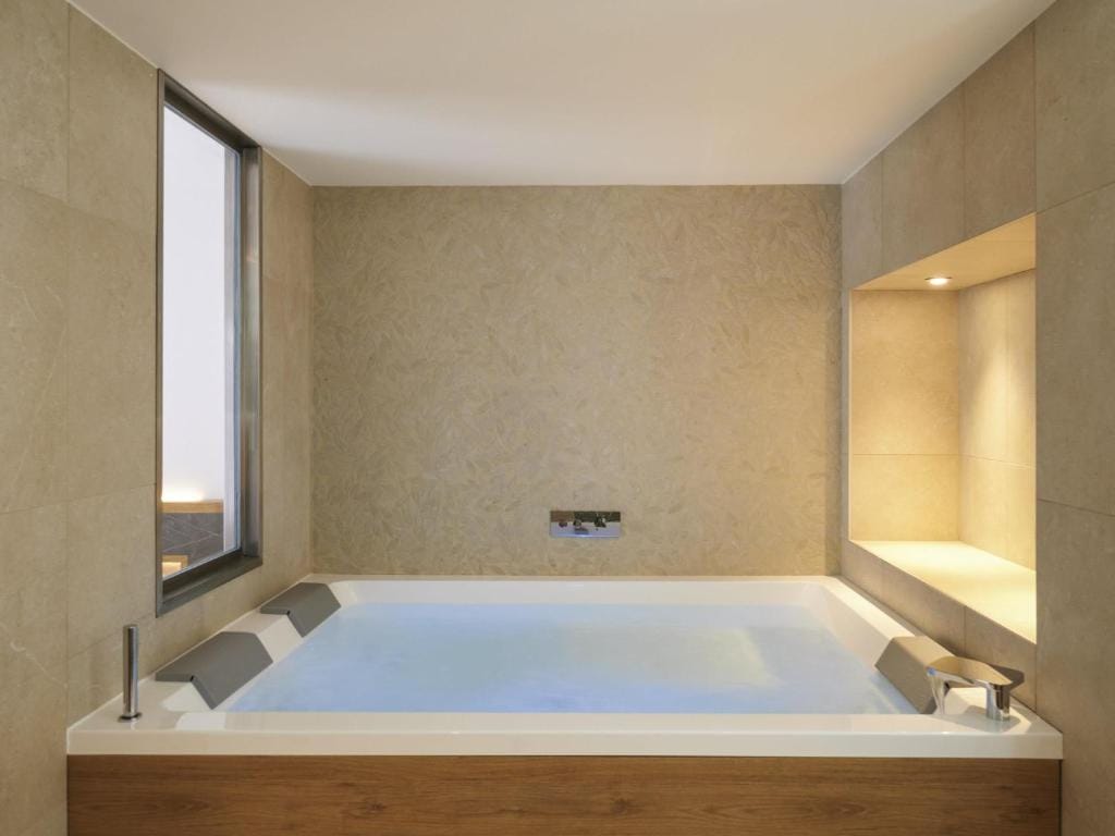 Mercure Avignon TGV Hotel & Spa — 3
