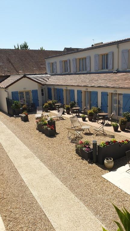 Beaune Hôtel — 1