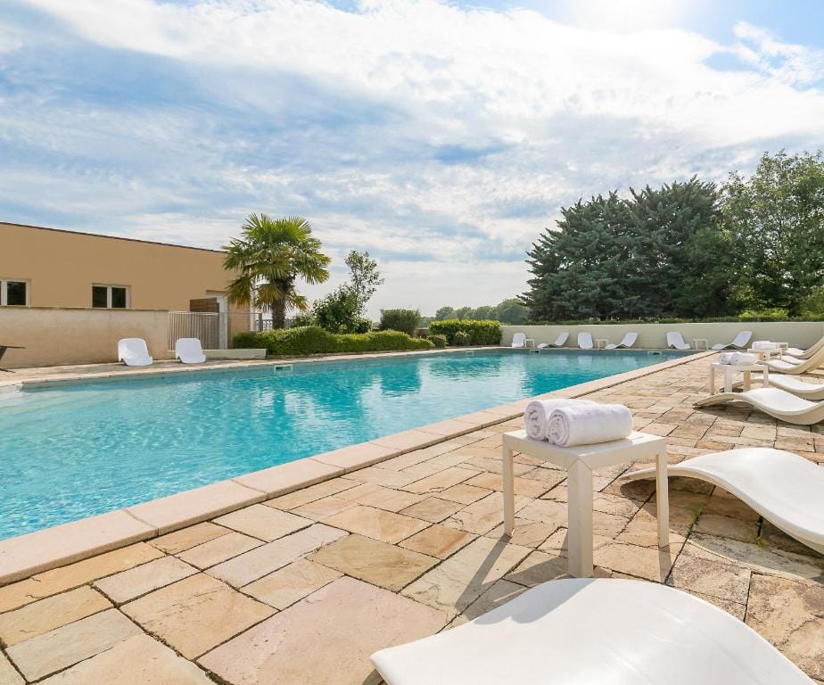 Kyriad Prestige Beaune le Panorama — 4