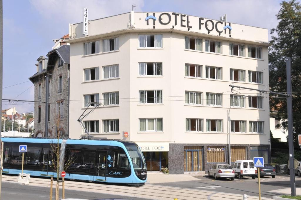 Contact Hôtel Foch — 1