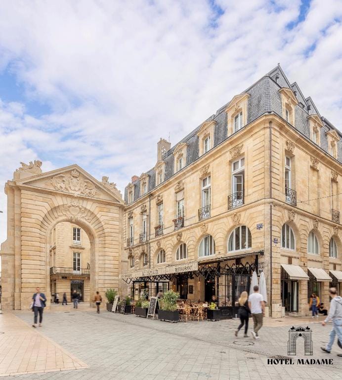 Hôtel Madame — 1
