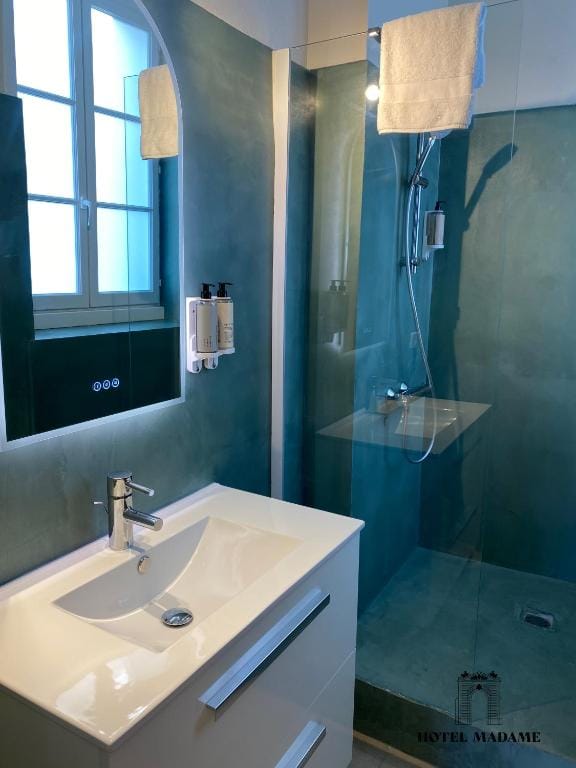 Hôtel Madame — 4