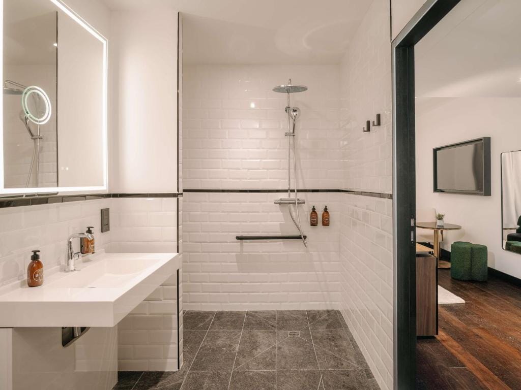 Marty Hotel Bordeaux - Tapestry Collection by Hilton — 3