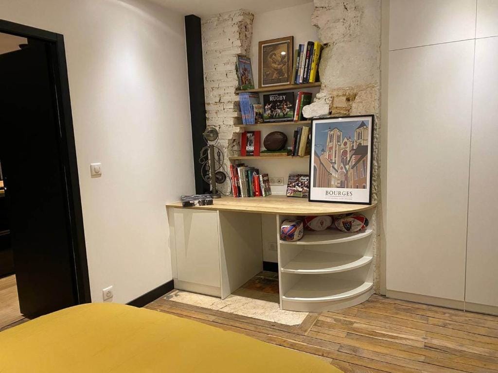 CAPUCINE — 5