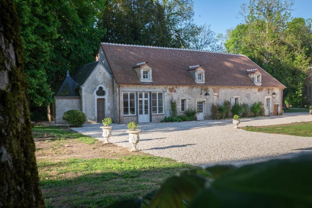Les communs du Château du Sollier - Charme Calme Confort Climatisation - à 5mn du péage de Bourges à la campagne - stationnement privé - Panette Collection — 1