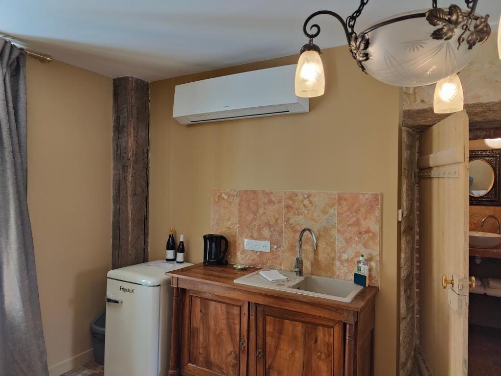 Les communs du Château du Sollier - Charme Calme Confort Climatisation - à 5mn du péage de Bourges à la campagne - stationnement privé - Panette Collection — 3