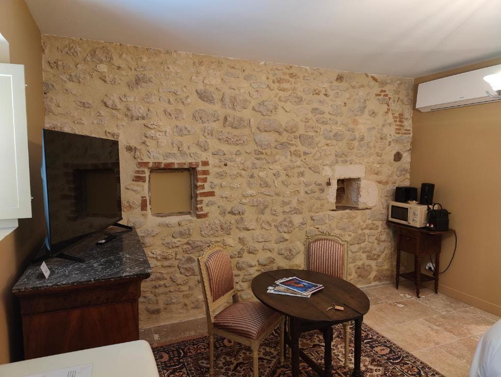 Les communs du Château du Sollier - Charme Calme Confort Climatisation - à 5mn du péage de Bourges à la campagne - stationnement privé - Panette Collection — 5