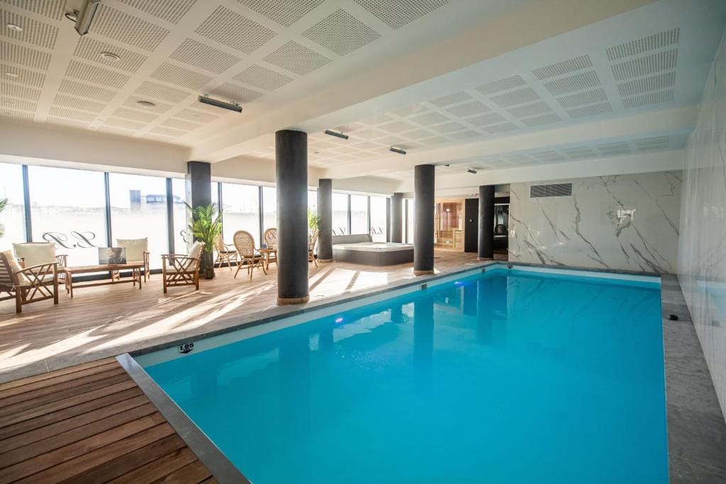 Le Barracuda & Spa, pieds dans l'eau, vue mer, espace bien-être offert — 1