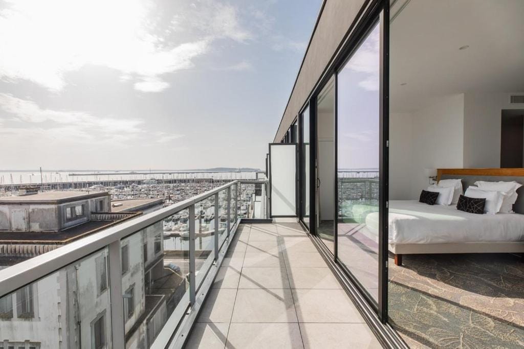 Le Barracuda & Spa, pieds dans l'eau, vue mer, espace bien-être offert — 2