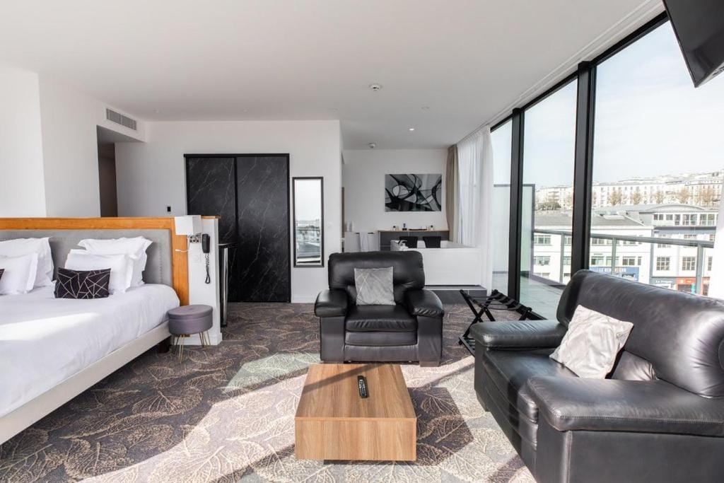 Le Barracuda & Spa, pieds dans l'eau, vue mer, espace bien-être offert — 4