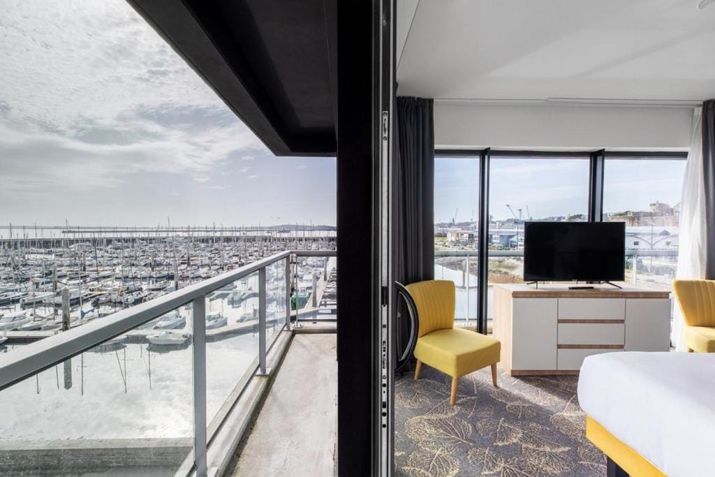 Le Barracuda & Spa, pieds dans l'eau, vue mer, espace bien-être offert — 5