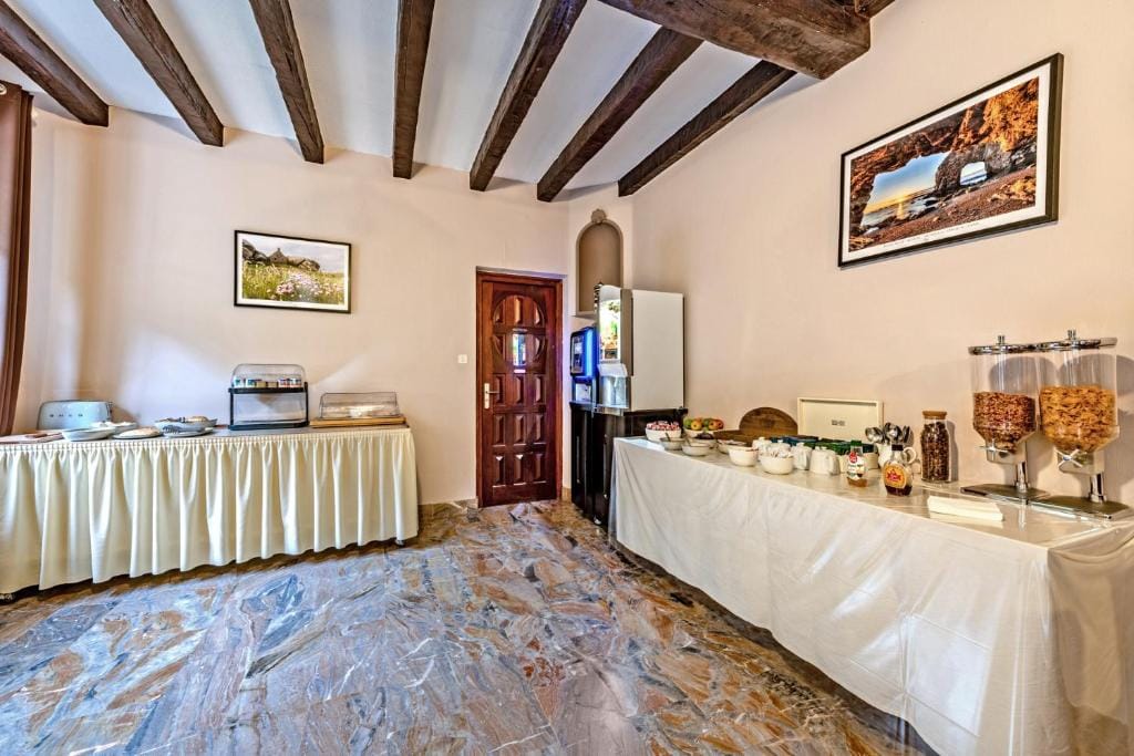 Logis Hotel De La Corniche — 5