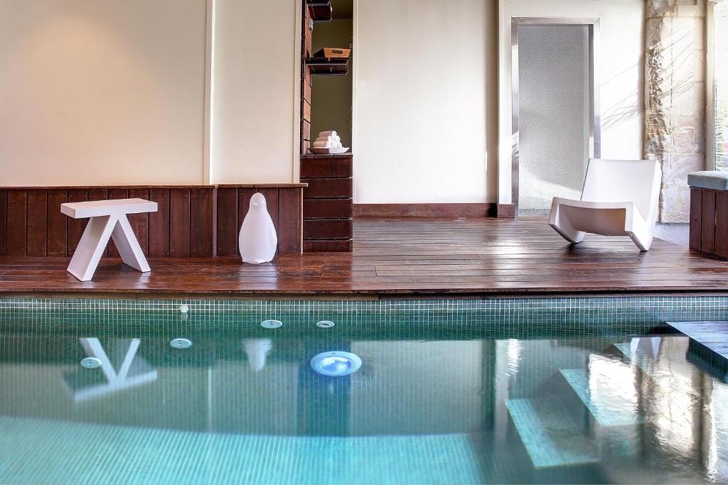 Logis Hôtel Restaurant Le Dauphin et Le Spa du Prieuré — 1