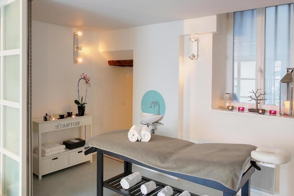 Logis Hôtel Restaurant Le Dauphin et Le Spa du Prieuré — 3