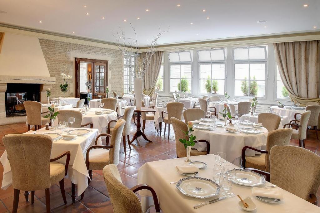 Logis Hôtel Restaurant Le Dauphin et Le Spa du Prieuré — 4