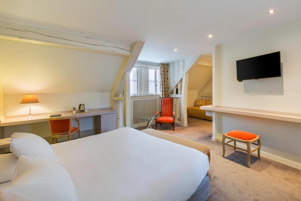 Logis Hôtel Restaurant Le Dauphin et Le Spa du Prieuré — 5