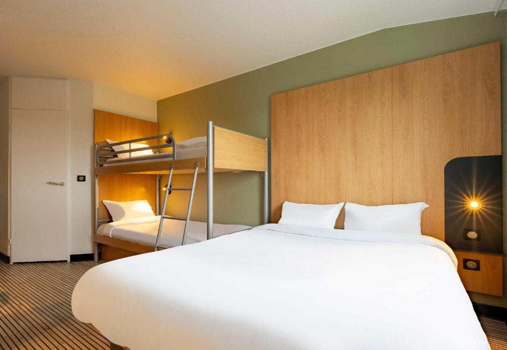 B&B HOTEL Calais Centre St Pierre — 2