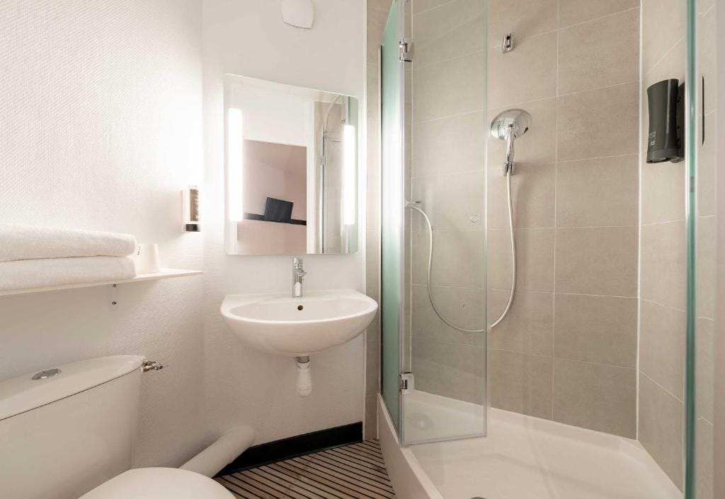 B&B HOTEL Calais Centre St Pierre — 3