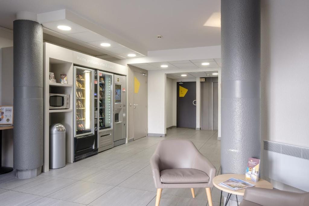 B&B HOTEL Calais Centre St Pierre — 4