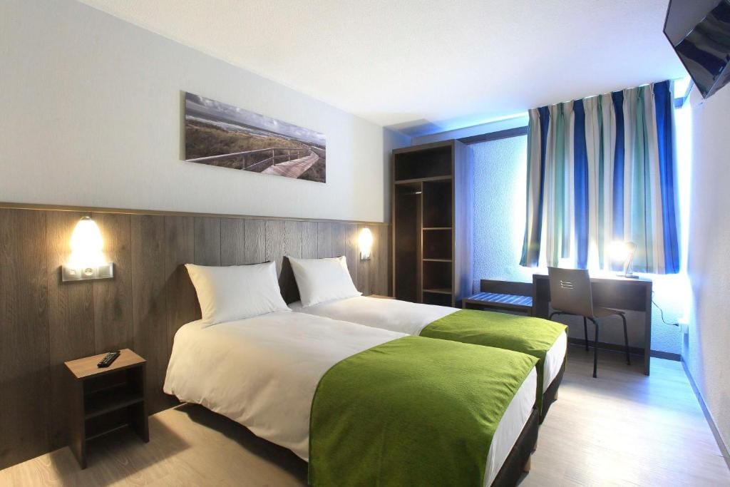 Brit Hotel Calais — 1