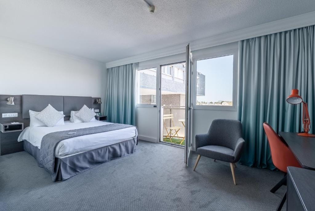 Holiday Inn Calais - Centre Car Ferry by IHG — 2