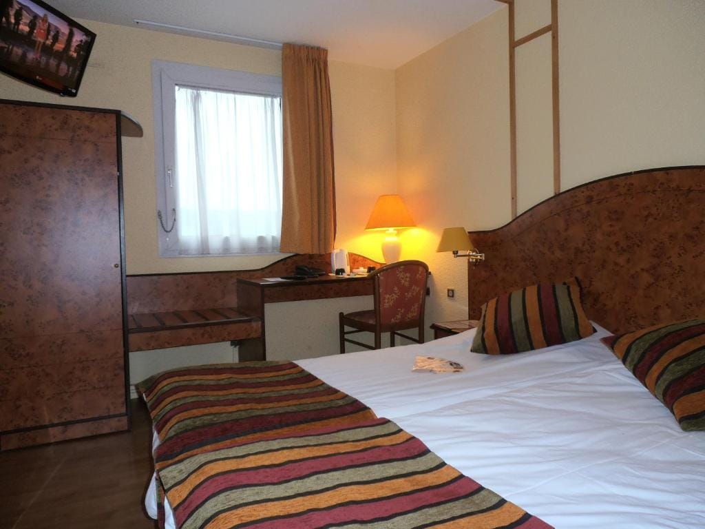 Logis Hôtel & Restaurant & Bar LE COTTAGE — 2