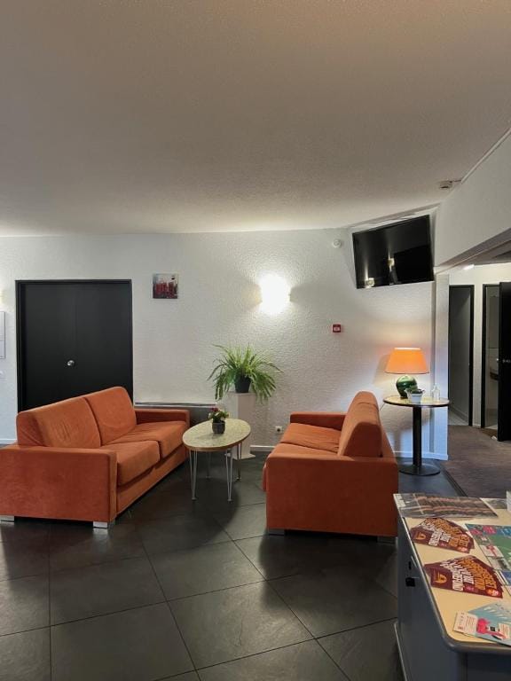 Logis Hôtel & Restaurant & Bar LE COTTAGE — 5