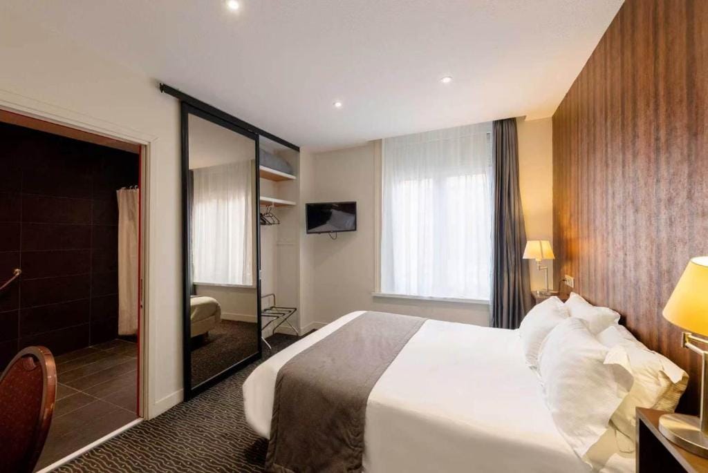 Metropol Hotel — 1