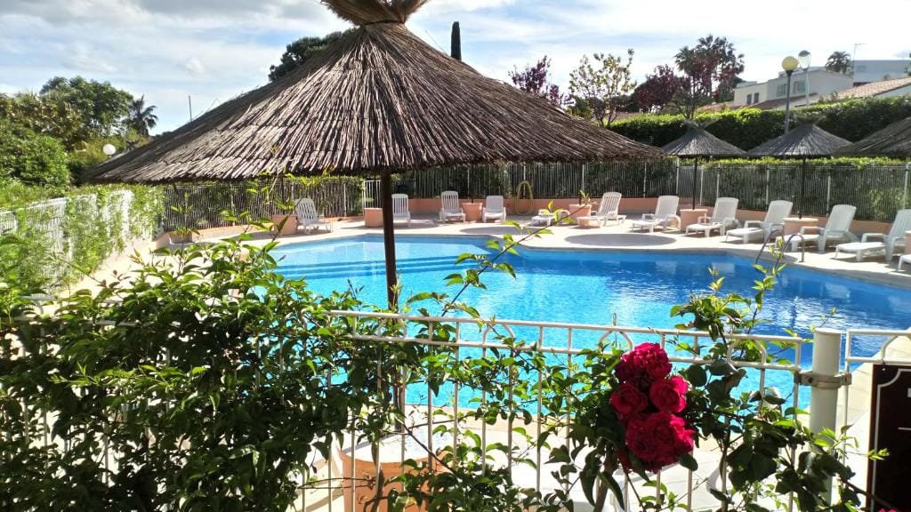Brit Hotel Confort Hélios Agde — 1