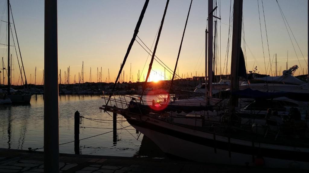 La Voile D' Or seul hôtel sur le port — 1