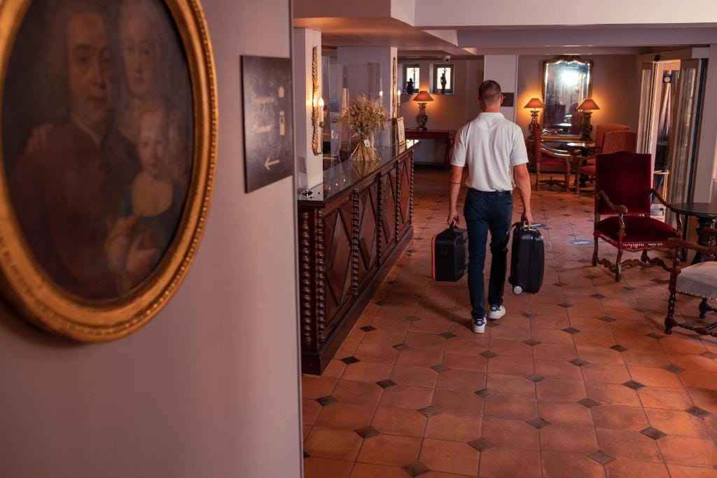 Hôtel Le Donjon - Cœur de La Cité Médiévale — 5