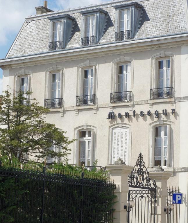 Hotel Montsegur — 1