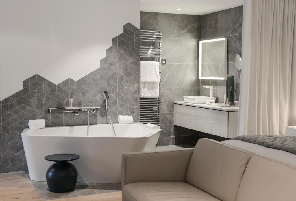 Petit Hôtel Confidentiel — 3