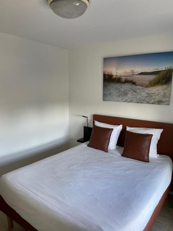Brit Hotel Cherbourg — 1