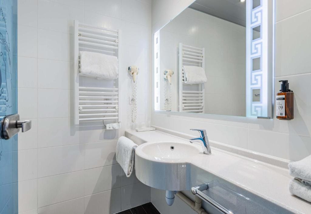 B&B HOTEL Colmar Liberté 4 étoiles — 4
