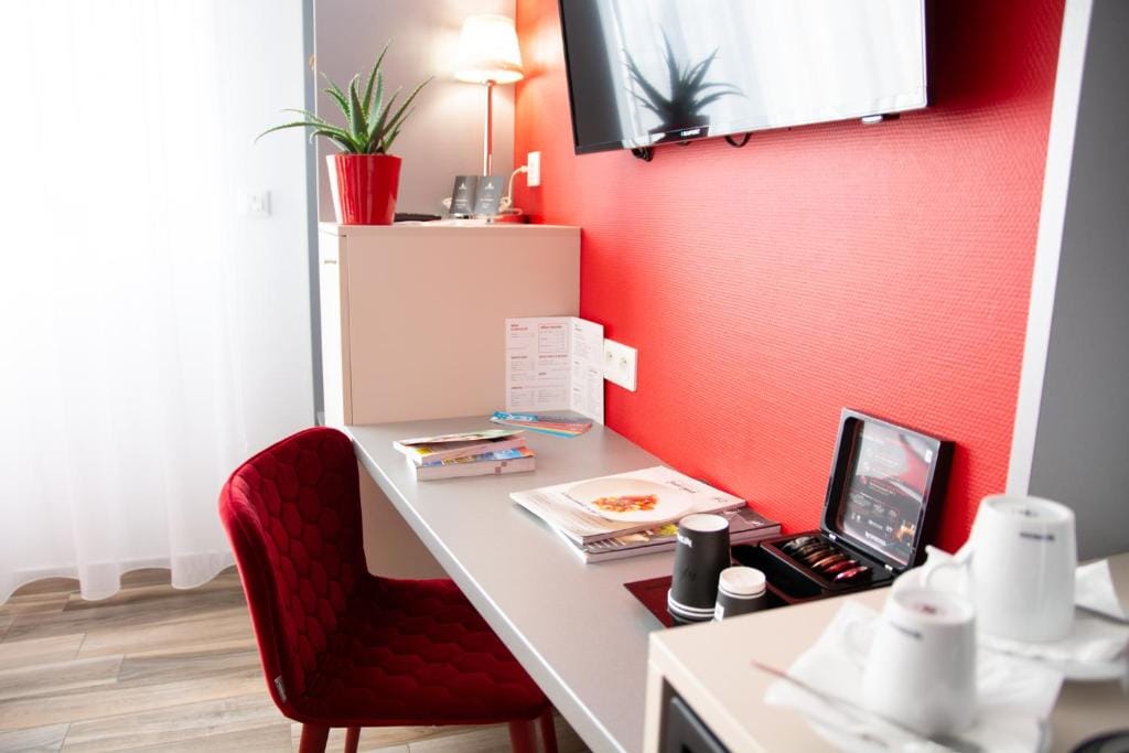 Colmar Hotel — 5