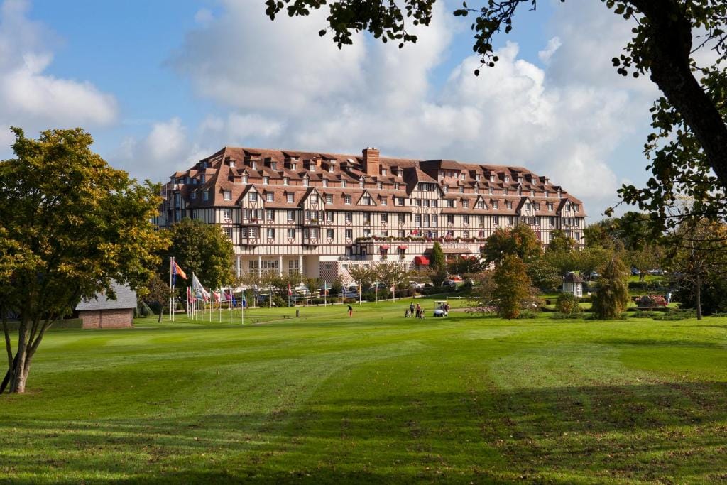 Hôtel Barrière L'Hôtel du Golf — 1
