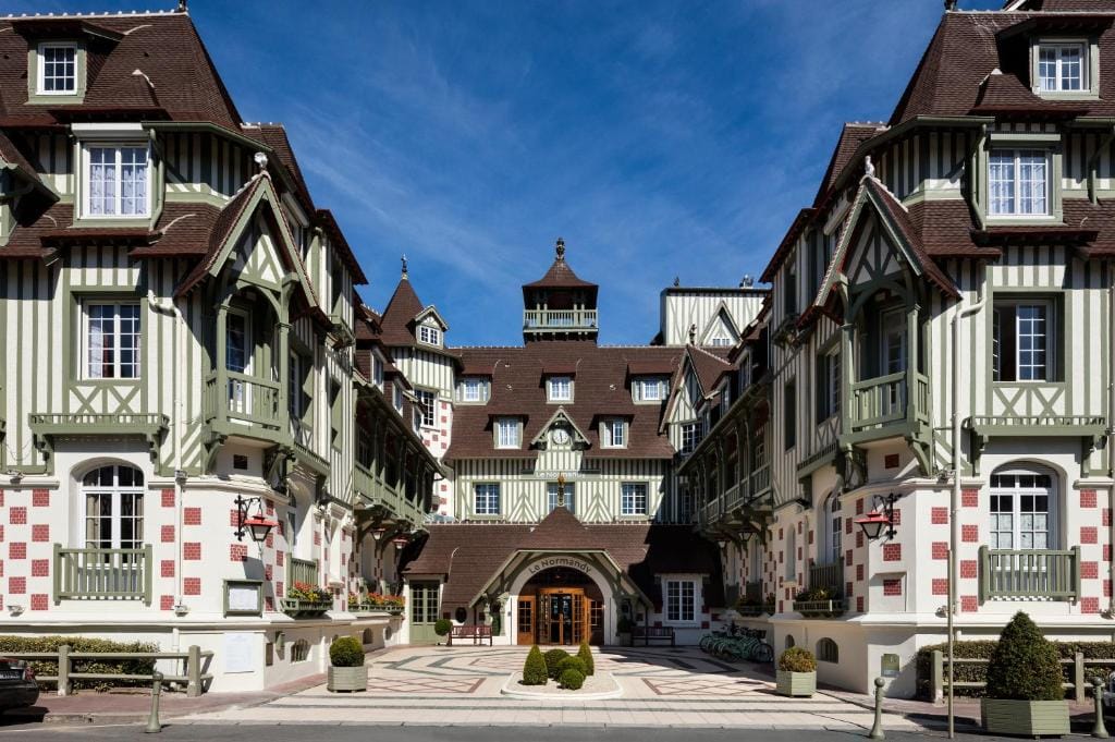 Hôtel Barrière Le Normandy — 1