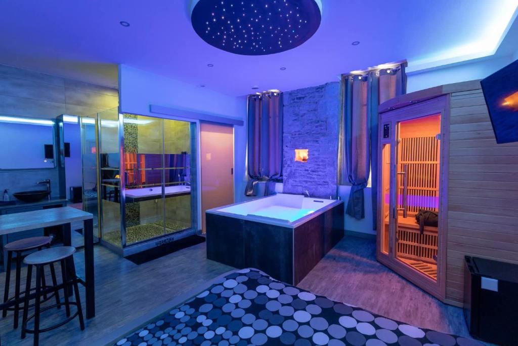 LX202 Love Room & Spa privatif - Jacuzzi & Sauna — 1